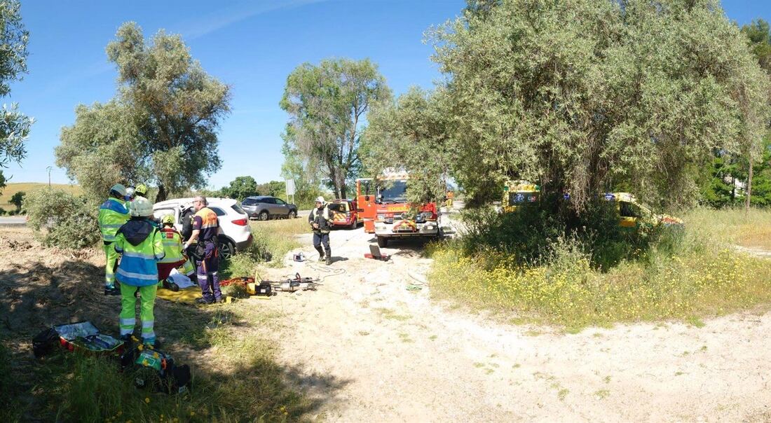 Fallece un conductor tras salirse de la M-507 y chocar contra un árbol en Navalcarnero