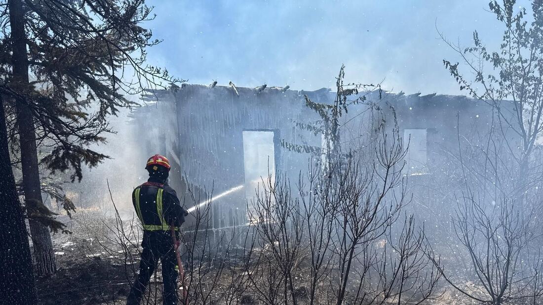 Un incendio en Colmenarejo afecta a dos viviendas tras ser controlado