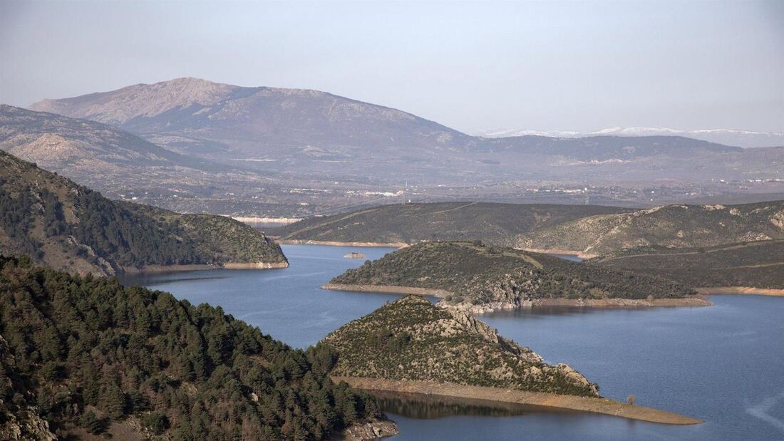 Rescatan a 19 personas en el embalse del Atazar tras volcar sus kayaks 