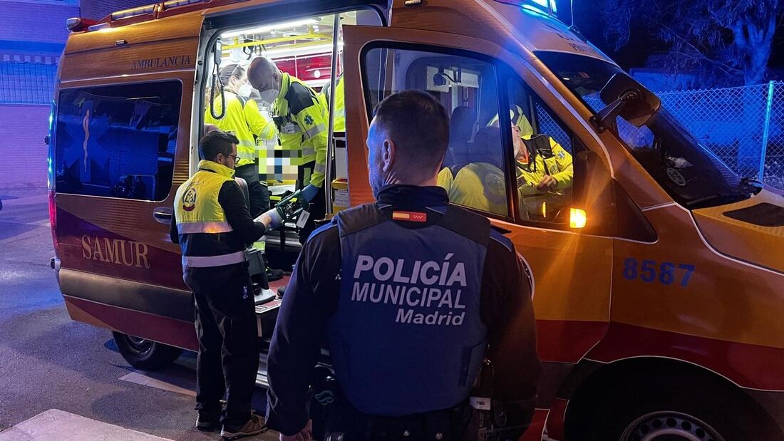 Un motorista herido grave en Chamartín tras impactar con un coche que se dio a la fuga