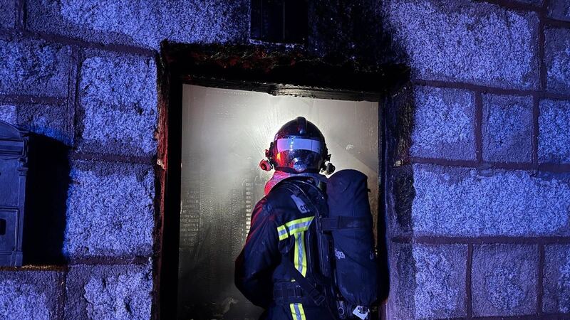 Tres heridos leves tras una explosión en una vivienda de Moraleja de Enmedio