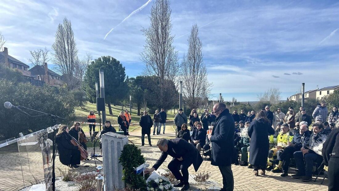 La Comunidad y el Ayuntamiento de Arroyomolinos homenajean al bombero que falleció en acto de servicio en Alcorcón