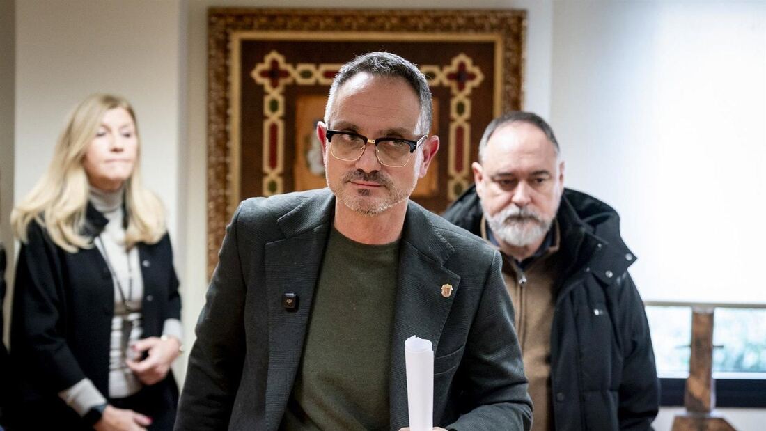 Bautista descarta dimitir tras la admisión de la querella y denuncia una "cacería política"