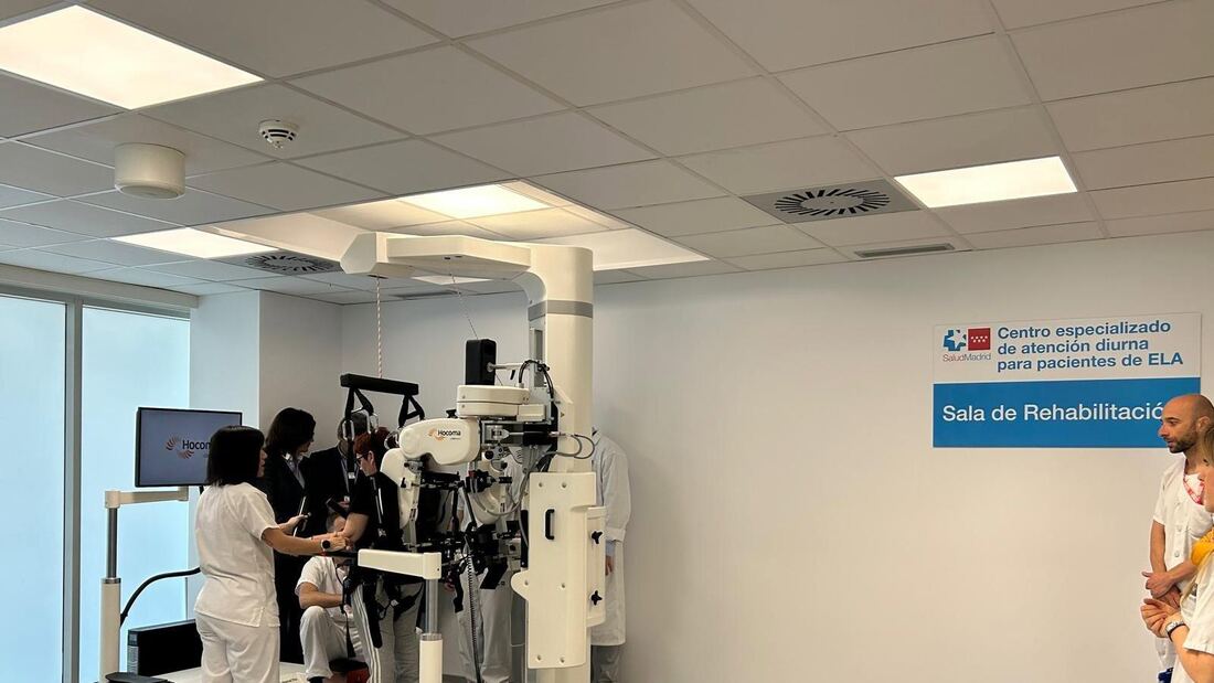 El Zendal incorpora un exoesqueleto pionero para mejorar la movilidad de pacientes con ELA
