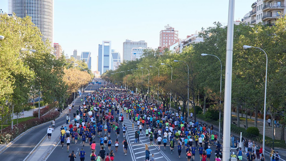 Madrid bate récord con 47.000 corredores en su maratón internacional y llena las calles de deporte y música