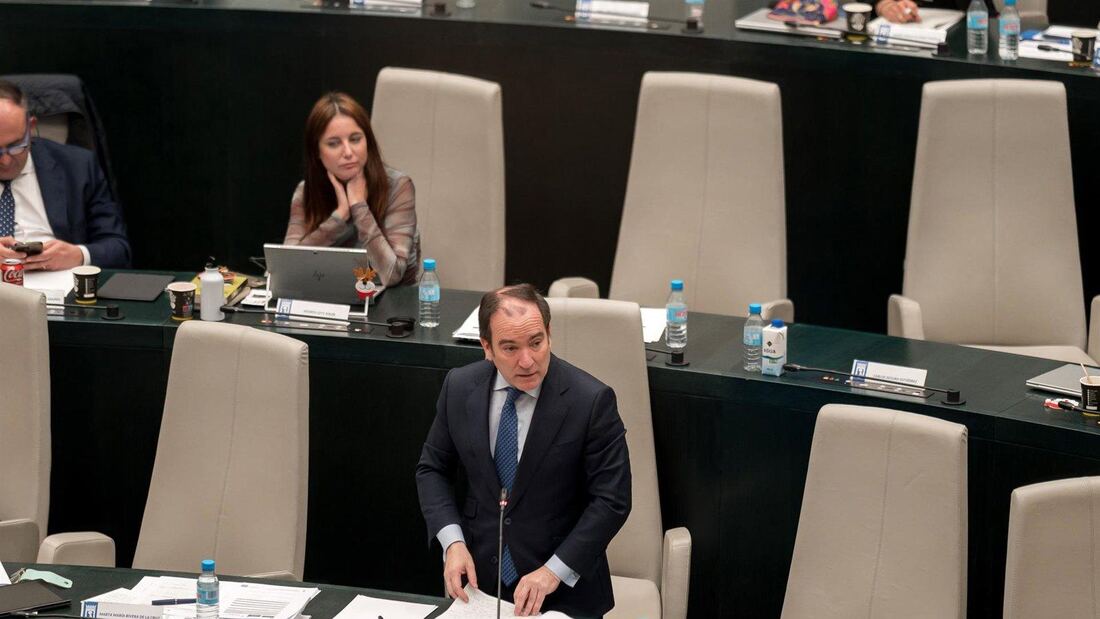 Carabante descarta devolver las multas de las ZBE anuladas en Madrid y pide a Vox que abandone la "demagogia"
