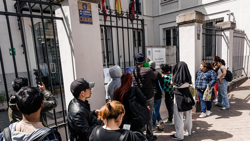 El Supremo admite el recurso de la Comunidad de Madrid contra la regularización de migrantes