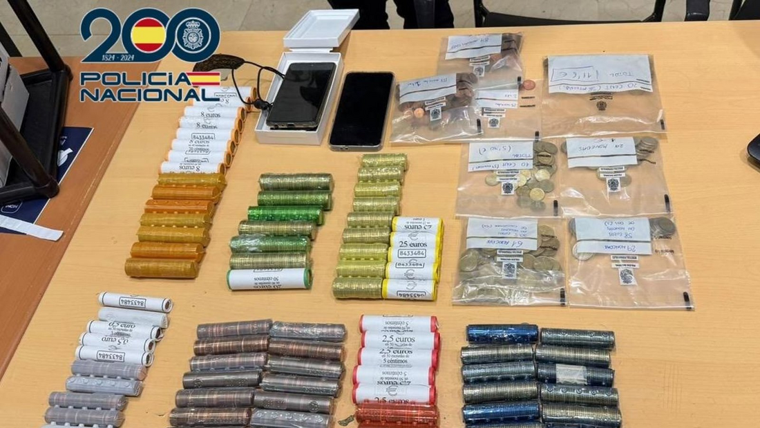Detenido en Puente de Vallecas por robar en una entidad bancaria y ocultar más de 800 euros en monedas en un cubo de basura