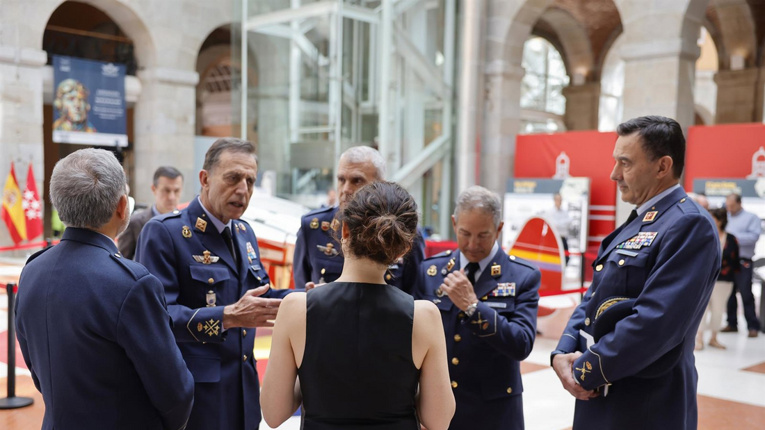 La exposición sobre la aviación española en Correos supera los 8.000 visitantes