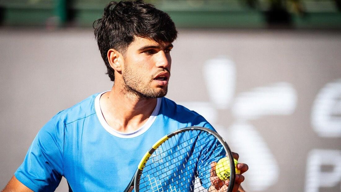 Alcaraz evita fijar plazos para Roland Garros por su lesión de muñeca