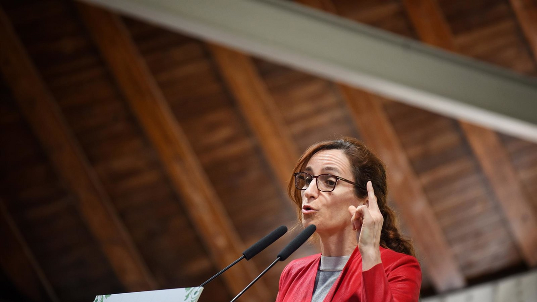 Mónica García dice que compaginará el Ministerio con su candidatura