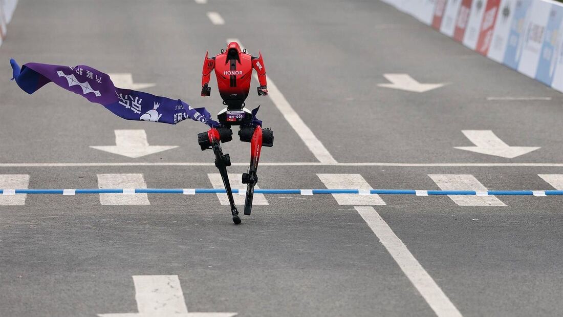Un robot bate el récord mundial en la media maratón de Pekín