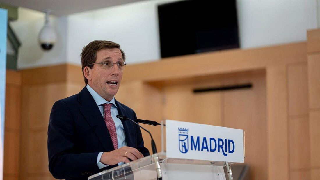 Almeida acusa al Gobierno de Sánchez de ser "el más corrupto de la historia"
