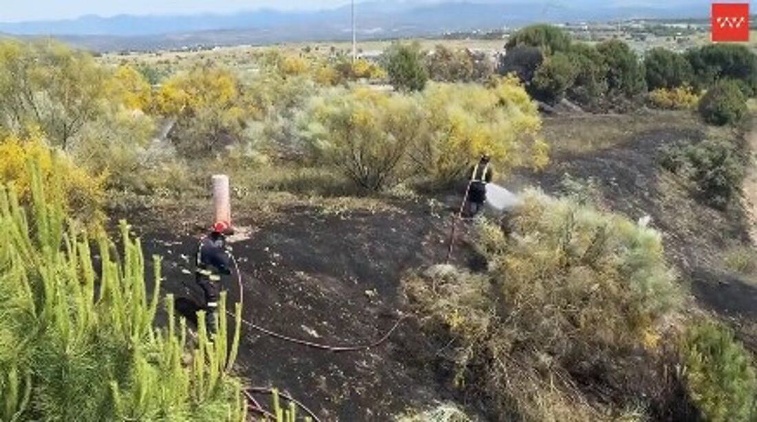 Cinco dotaciones apagan un incendio de vegetación en la M-50 a la altura de Majadahonda