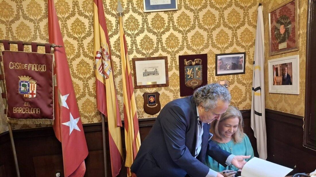 Inma Sanz recibe la insignia de oro de la Casa de Madrid en Barcelona
