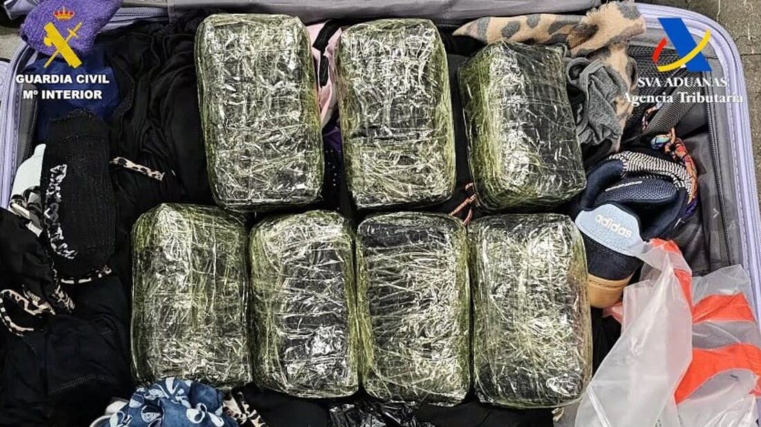 La Guardia Civil detiene en Barajas a dos viajeros con 14 kilos de cocaína