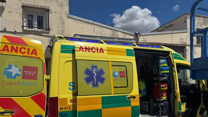 Un trabajador herido grave tras precipitarse desde tejado en Alcalá de Henares