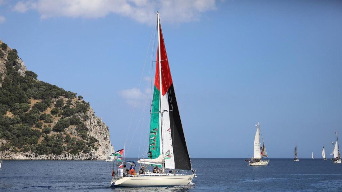 Israel intercepta una flotilla rumbo a Gaza con 46 españoles a bordo