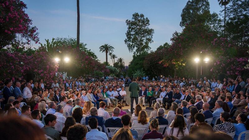 Moreno cierra campaña en Málaga y el resto de candidatos elige Sevilla