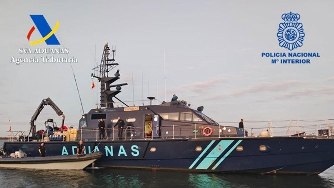 Una narcolancha daña una patrullera de Vigilancia Aduanera en el Mediterráneo