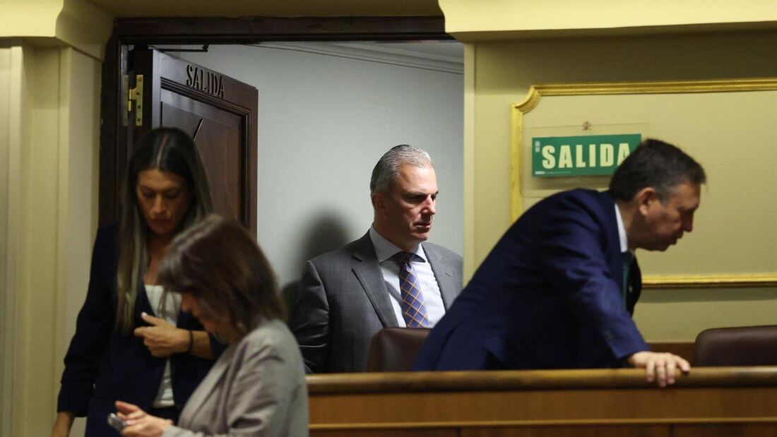 Vox mantiene a Ortega Smith en el Congreso pese a su expulsión del partido
