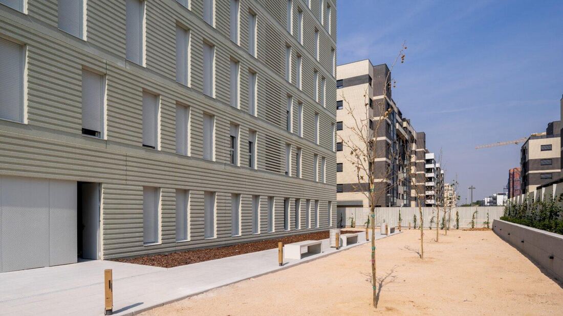 Madrid entrega 84 pisos de alquiler asequible a familias y jóvenes en El Cañaveral