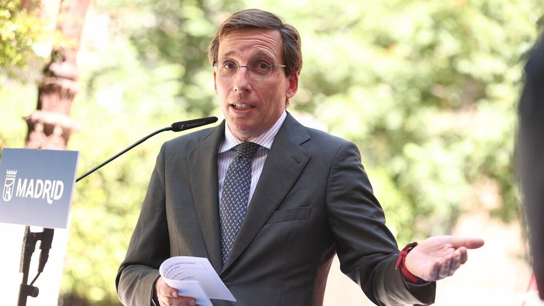 Almeida acusa a Sánchez de visitar Chamartín "sin previo aviso" para que "nadie se enterara"