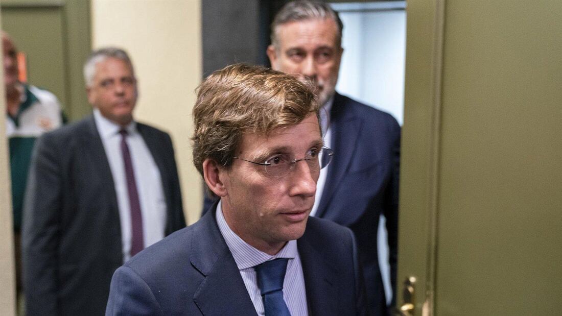 Almeida valora la "valentía" de Higueras y le pide propuestas "para construir"