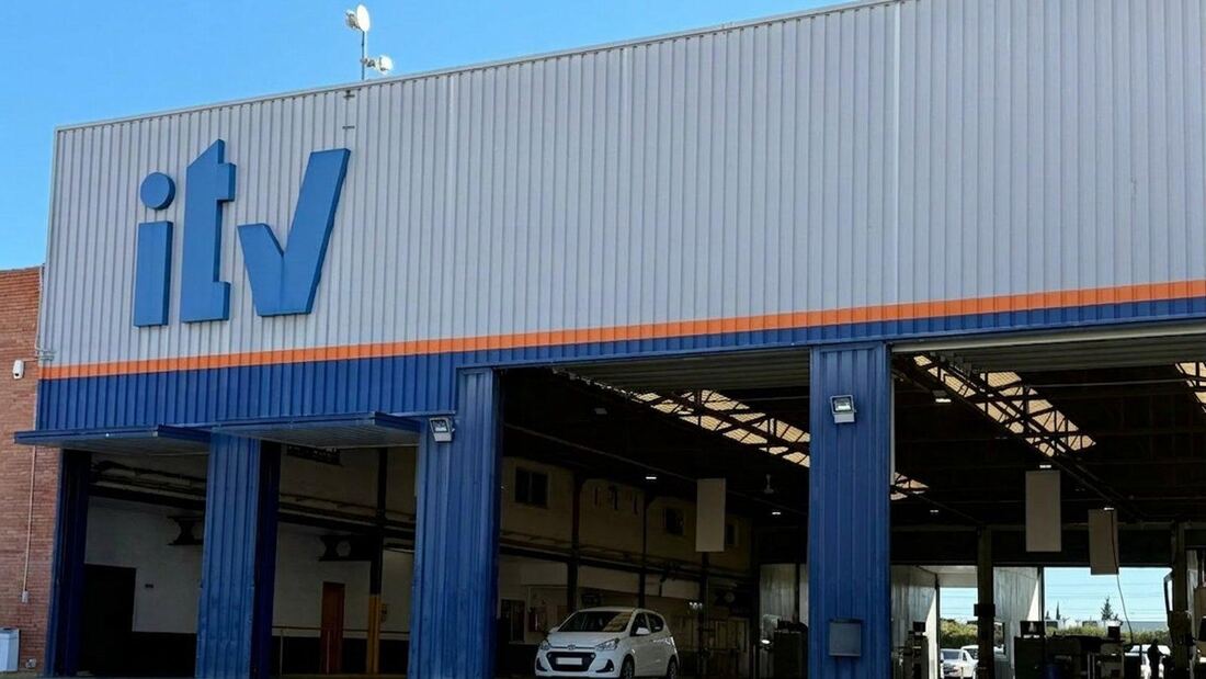 La Policía desmantela en San Blas una red que falseaba certificados de la ITV