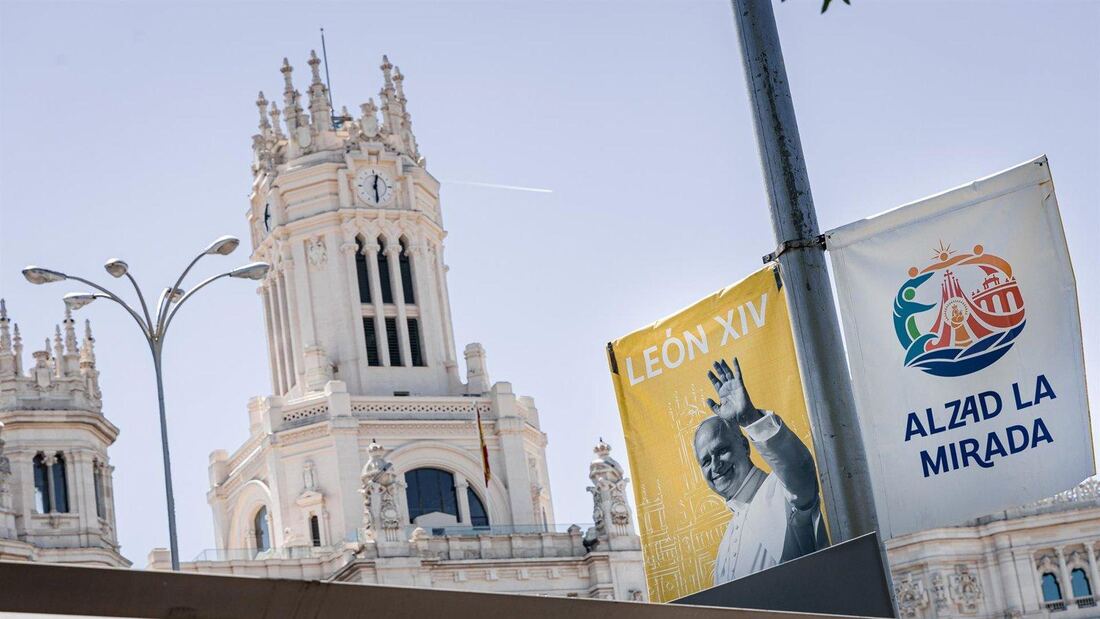 Madrid condecora a la organización de la visita del Papa León XIV