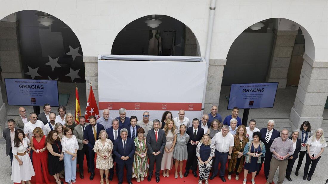 La Comunidad reconoce a los funcionarios con 30 años de servicio