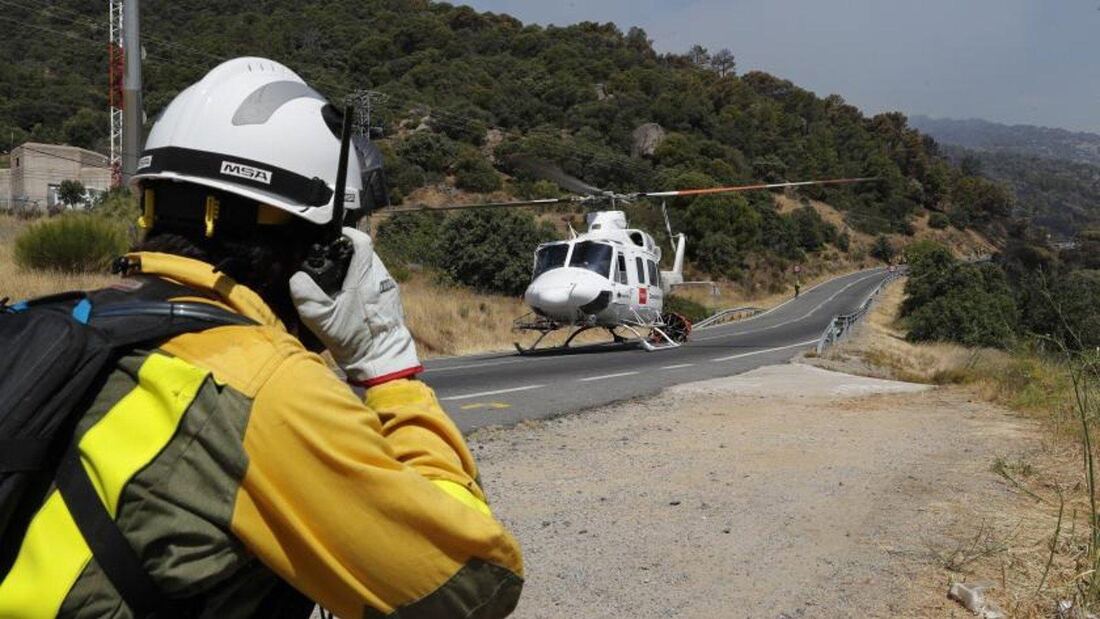 Los Bomberos controlan un incendio de pasto en Gargantilla de Lozoya