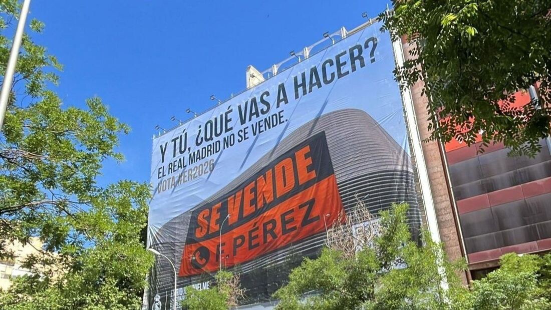 Riquelme despliega una lona en Madrid contra la venta del Real Madrid