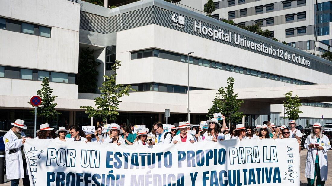 Los médicos madrileños claman por una solución que evite la huelga