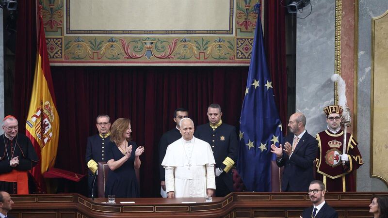 Diputados y senadores ovaciona durante siete minutos el discurso de León XIV