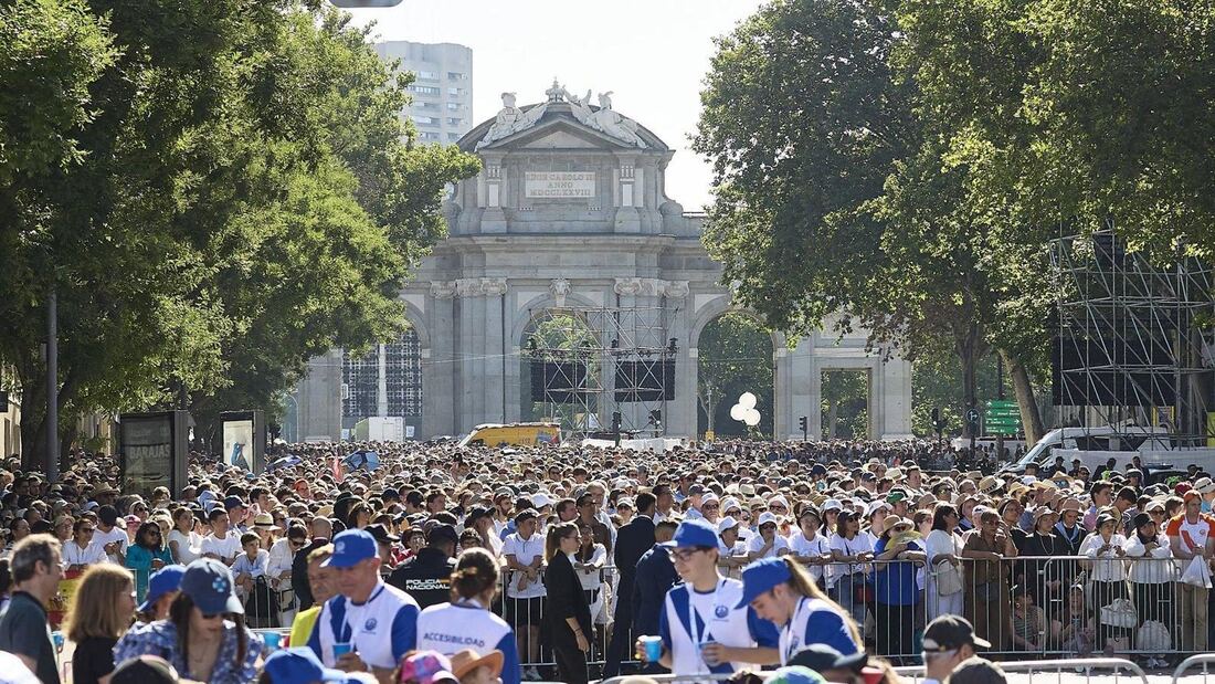 Madrid reabre progresivamente Castellana y Cibeles tras la visita de León XIV