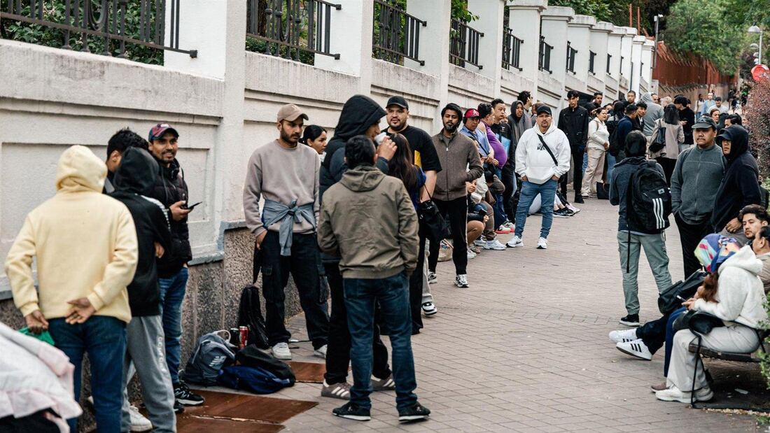 La regularización de migrantes cierra el martes con más de 900.000 solicitudes