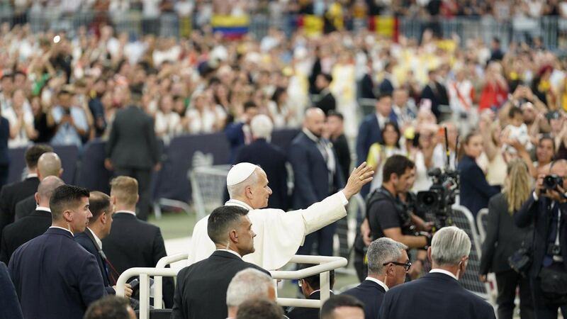 El Papa León XIV celebra en el Bernabéu el "golazo" de la Iglesia de Madrid