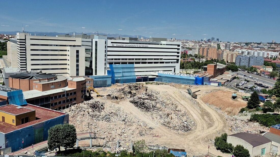 El hospital 12 de Octubre termina la demolición de su torre emblemática
