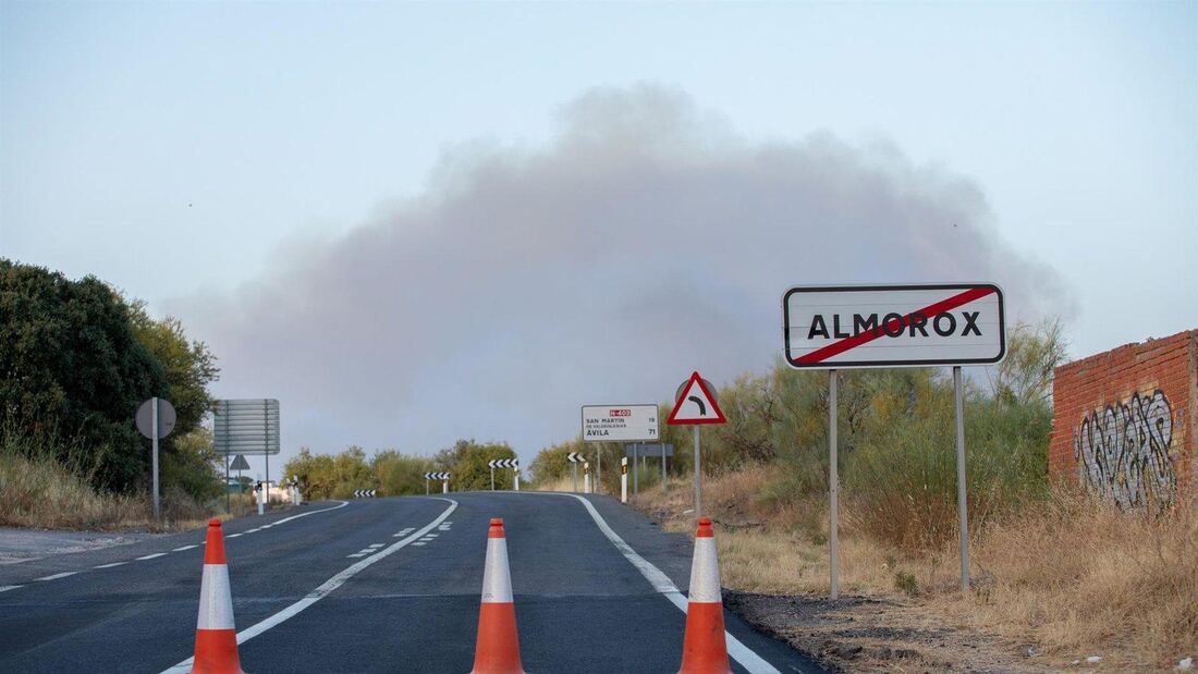 El incendio en Villa del Prado corta cinco líneas de autobús