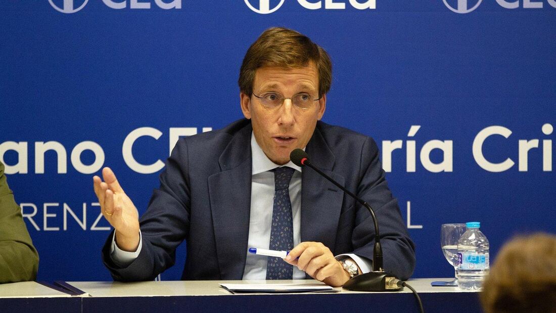 Almeida acusa a la hiperregulación de encarecer la vivienda en Madrid