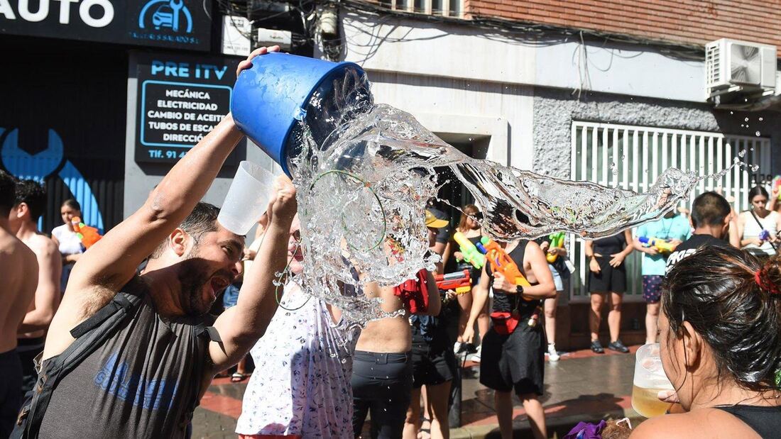 La Batalla Naval de Vallecas vuelve el 19 de julio con paella, batucada y agua