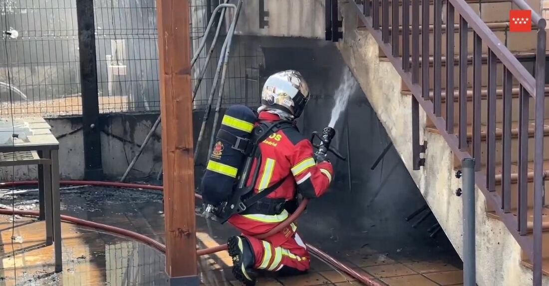 Los Bomberos extinguen un incendio en Villanueva de la Cañada
