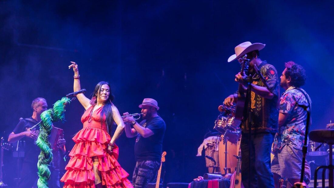 Lila Downs mezcla tradición y modernidad en Conde Duque