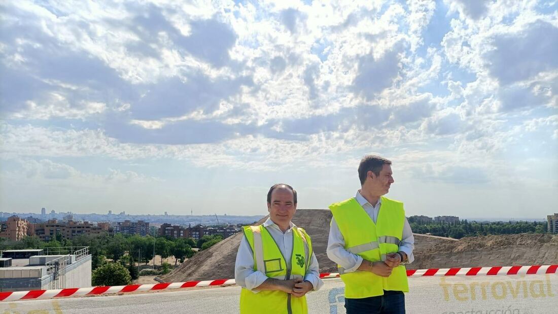 Comienza la retirada de tierras en las colinas artificiales de la A-5