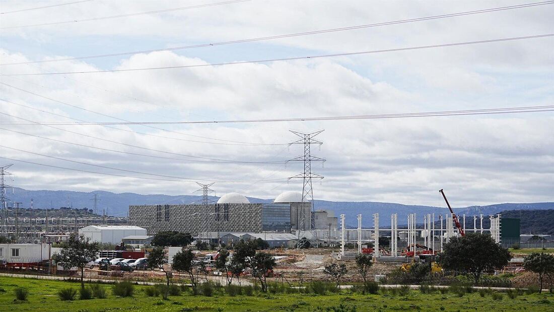 Madrid exige al Gobierno autorizar la prórroga de Almaraz hasta 2030