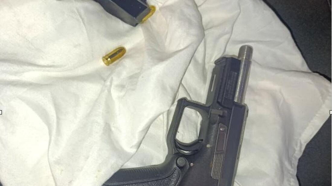 La Policía detiene en Retiro a tres ocupantes de un vehículo tras hallar una pistola y 18.000 euros