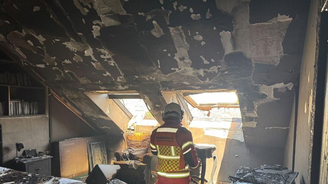 Un incendio en un dúplex de San Lorenzo de El Escorial deja un herido grave y tres intoxicados