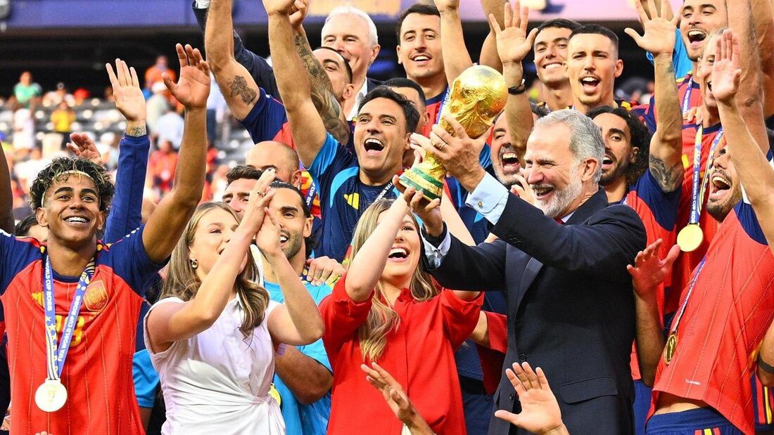 Felipe VI felicita a España por su segundo título mundial
