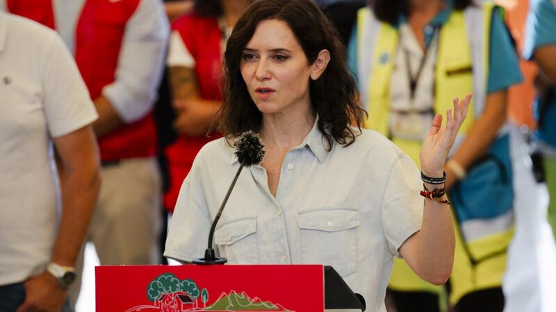 Ayuso exige conocer el coste de las vacaciones de Sánchez mientras España "arde"